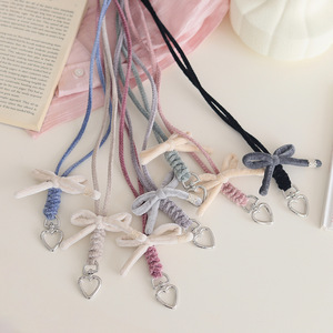 Lanière de téléphone portable en polyester style coréen hiver, avec nœud cœur floqué, élégante, pour femme, à porter en bandoulière - Product Image 3