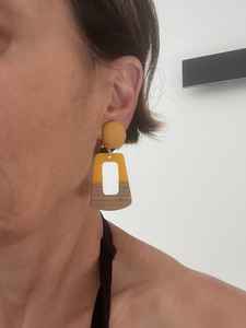 Pendientes artísticos de resina y madera, joyería ligera hecha a mano, estilo bohemio, regalo perfecto para uso diario y ocasiones especiales - Product Image 2