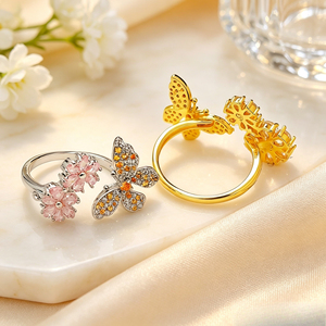 Anello monolitico semplice a quattro griffe, elegante gioiello alla moda dallo stile scintillante, adatto per l'uso quotidiano - Product Image 3