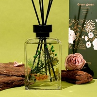 Vente en gros de cadeaux de luxe pour la Saint-Valentin bouteille en verre de parfum d'huiles essentielles aromatiques pour la maison diffuseur de roseaux avec bâtonnets