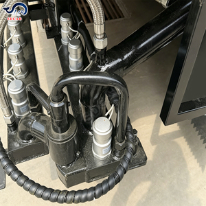 Camion distributeur d'asphalte de 8 m3 résistant à la corrosion, durable et esthétiquement plaisant avec un habillage en acier inoxydable - Product Image 6