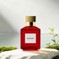 Flacon de parfum carré en verre rouge de luxe 70 ml avec bouchon en métal doré, autocollants personnalisés, marquage à chaud doré et emballage