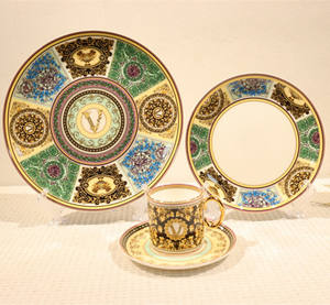 Assiettes de luxe de la série v ensemble de dîner de cadeaux d'affaires royaux en porcelaine 4 pièces avec logo ensemble de vaisselle en céramique pour petite amie cadeau - Product Image 1