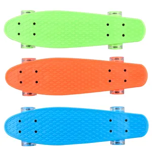 22-Zoll-Blümtischer Klassischer Cruiser Komplettskateboard Teenager-Cool-Street-Stil-Skateboard