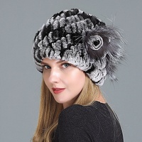 Topi dan Syal Musim Gugur dan Dingin Hangat Tebal Bulu Kelinci Rex Baru Motif Bunga Rubah Rajutan Jacquard Berlapis Ganda dengan Kancing untuk Dewasa.