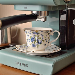 Set Vintage di Tazza e Piattino in Porcellana con Decorazioni Floreali e Bordo Dorato, Tazza <span class=keywords><strong>da</strong></span> Tè in Ceramica <span class=keywords><strong>Rosa</strong></span> per Tè del Pomeriggio e Arredamento Casa - Product Image 5