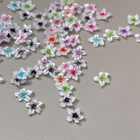 50 pièces/sac Breloques pour ongles 3D Kawaii, motifs floraux mixtes (fleurs à cinq pétales sculptées souples et lys colorés), transparents effet glace, pour décoration de manucure