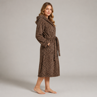 Peignoir en polaire à imprimé léopard pour femme, robe de chambre chaude en flanelle à capuche avec ceinture, tenue d'intérieur d'hiver