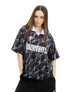 เสื้อยืด PRISON POLO ทรงบ็อกซี่ ผ้าโพลีเอสเตอร์ 100% พิมพ์ลายด้านหน้าด้วยเทคนิคซิลค์สกรีน พร้อมป้ายปักด้านหน้า - Product Image 6