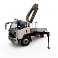 Camion grue articulée Sinotruk HOWO 4x2 de 5 tonnes avec benne de chargement de 4,2 m pour la construction urbaine