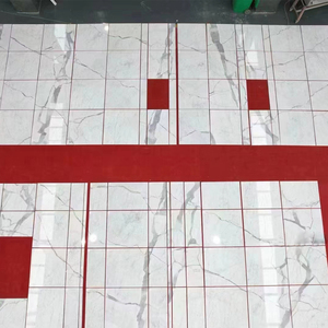 กระเบื้องหินอ่อนขัดเงาคุณภาพสูง Calacatta White OEM/ODM สำหรับขายส่ง ทนทาน กันน้ำ เหมาะสำหรับตกแต่งภายในห้องนั่งเล่น โรงแรม - Product Image 4