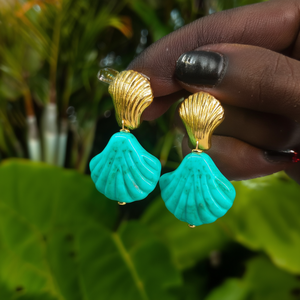 Pendientes de Moda con Forma de Concha, Acero Inoxidable 316L, Baño de Oro PVD, Resistentes y Sostenibles, Color Verde Turquesa - Product Image 3