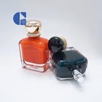 Botella de Perfume Cuadrada Redondeada de Lujo de 100 ml con Pulverizador Interno, Color Sólido, Base Gruesa, Recargable