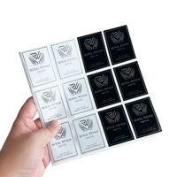 Autocollants de bouteille de parfum d'étiquette de logo imprimé personnalisé avec adhésif de marquage à chaud de feuille d'argent