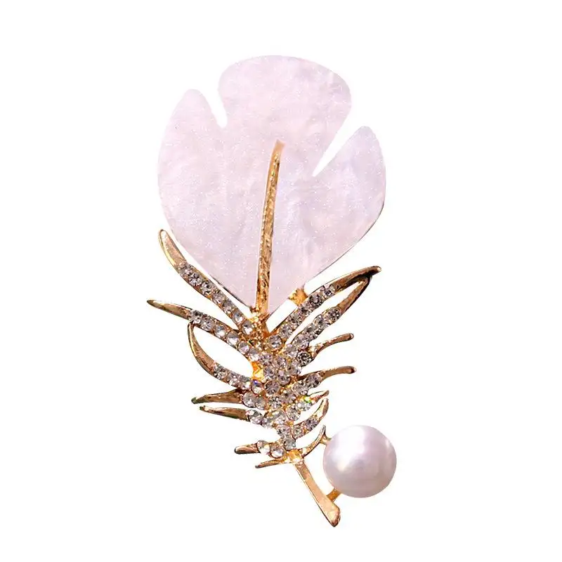 Broche personalizado de pluma de concha blanca Broche de perla de 7-8mm Broche de moda para mujer