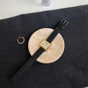 Montre pour femmes élégante avec cadran rectangulaire, montre de luxe pour femmes d'affaires avec chiffres romains et bracelet en cuir - Product Image 5