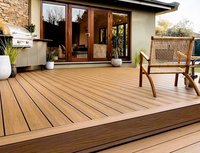 Planches de terrasse en WPC écologiques HOH Ecotech, design moderne, installation en emboîtement, finition brossée, forme ronde