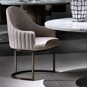 Silla de Comedor Exclusiva Italiana de Nubuck con Reposabrazos Metálicos, Sillón Moderno para Sala de Estar - Product Image 1