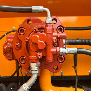 Excavadora de Orugas Usada Hyundai de 30 Toneladas 305 LC-9T, Motor Cummins, Cilindro Hidráulico Eaton y Bomba Kawasaki en Venta - Product Image 3