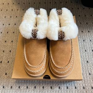 รองเท้าบูทหนังแกะดีไซน์หรูคุณภาพสูง น้ำหนักเบา อุ่นสบายสำหรับฤดูหนาว แบบสั้น สไตล์ UGGs  สำหรับเดินเล่น - Product Image 3