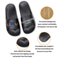 Offre Spéciale Logo personnalisé imprimé PVC pantoufles unisexe plage été sandales imperméable salle de bain pantoufles pour hommes et femmes