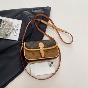 Fashionable Lady's PU Handbag with Polyester Lining Portable & Design. High Quality <b>Square</b> Shape for Daily Use - Product Image 3