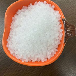 Granulés de plastique HDPE vierges de qualité Q 5502BN pour le moulage par soufflage, qualité alimentaire pour les applications de bouteilles de détergent - Product Image 2