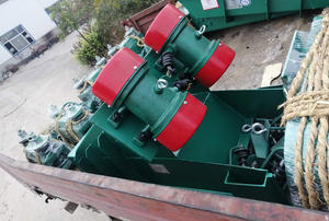 เครื่องป้อนแบบสั่นสะเทือนมอเตอร์ไฟฟ้าสามเฟสแนวตั้ง ทนทาน พร้อมฟังก์ชั่นคัดกรองเบื้องต้น ความจุ 350 ตัน/ชม. ได้รับการรับรองมาตรฐาน ISO CE สำหรับผงละเอียด - Product Image 3