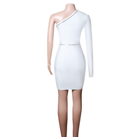 Robe asymétrique pour femme, tenue d'été Sexy, épaule dénudée, ornée de strass, de perles de diamants, blanc, Mini moulante, à bandes, décontractée, tendance