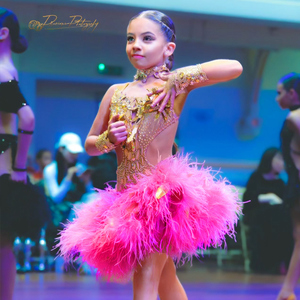 Costume <span class=keywords><strong>de</strong></span> danse latine Vennystyle - Bretelles spaghetti Jupe à plumes en cristal Matériel en spandex/coton Style <span class=keywords><strong>de</strong></span> robes pour filles adultes - Product Image 1