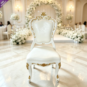 Chaise de banquet luxueuse en résine plastique blanche sur mesure, avec garniture dorée et décorations sculptées, pour hôtel, mariage, réception ou événement. - Product Image 1