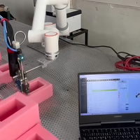 Système de soudage robotique collaboratif avec une charge utile de 3 kg, programmation guidée par la main et automatisation flexible
