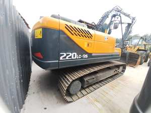 Excavatrice d'occasion Hyundai 220LC-9S de 22 tonnes, robuste, avec moteur et pompe, capacité de la benne de 1,05 m, puissance de 113 kW, à vendre - Product Image 3