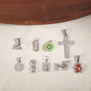 Accesorios de Joyería Dijes Colgantes para Pulsera y Collar en Acero Inoxidable Chapado en Oro de 18K Fabricante de Dijes de Alta Calidad - Product Image 5