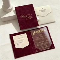 Set Undangan Pernikahan Folio Hardcover Beludru Biru Dongker Mewah yang Dipersonalisasi dengan Embos Foil Emas dan Amplop Akrilik