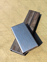Machine de polissage large pour surfaces planes, machine à poncer l'acier inoxydable pour l'élimination des taches d'oxyde et des bavures de scories métalliques