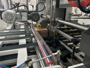 Full Automatic Corrugated <strong>Box</strong> <strong>Folder</strong> Gluer Stapler Stitch Machinery Carton <strong>Box</strong> Stitching Machine - Product Image 3