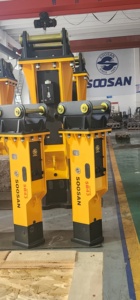 SOOSAN SB43 Box Type Hydraulic Breaker Motor & Engine for 6-9 Tons Excavators 1 Year Warranty Wooden <b>Crate</b> <b>Packing</b> 75mm Chisel - Product Image 4