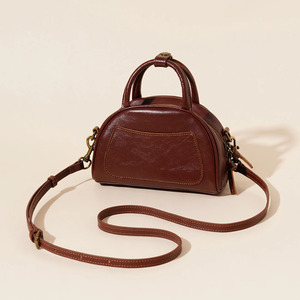 Bolso de piel de vaca suave con asa para el hombro, un bolso cruzado retro y sencillo de gran capacidad para mujer - Product Image 6
