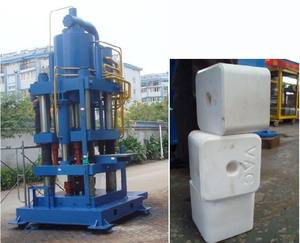 Pressa Idraulica a Quattro Colonne YST 500 per Compattazione di Blocchi di Sale da Leccare per Bovini e Ovini - Product Image 1