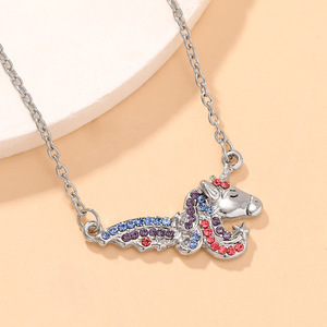 Nouveau petit pendentif <span class=keywords><strong>cheval</strong></span> arc-en-ciel personnalité de la mode <span class=keywords><strong>collier</strong></span> incrusté de strass coloré pour les enfants - Product Image 6