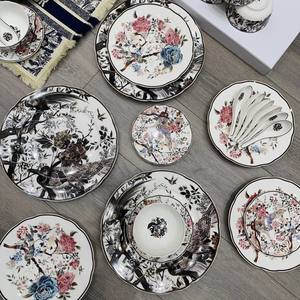 Service de table en porcelaine de luxe européen de vente chaude avec 41 assiettes en porcelaine osseuse - Product Image 3