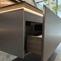 Meuble-lavabo de salle de bain moderne et simple noir avec comptoir et vasque intégrés, double évier multifonctionnel, rangement et armoire miroir intelligente