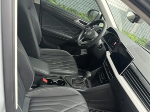 Volkswagen <span class=keywords><strong>Tiguan</strong></span> L 2.0t 4x4 7 places Essence Voiture d'occasion SUV de taille moyenne Voiture à essence - Product Image 5