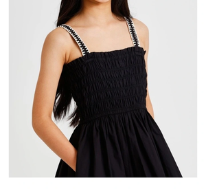 Encantador Vestido de Verano para Niñas Hecho con Tela de Algodón Suave que Ofrece un Estilo Decorativo y un Uso Cómodo para Todo el Día - Product Image 5