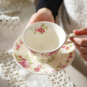 Taza y Platillo de Cerámica Dorada con Diseño de Peonía Europea Retro, Taza de Té Británica de Lujo Ligero y Alta Belleza para el Té de la Tarde en Casa - Product Image 2