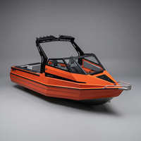 Bateau de pêche professionnel en aluminium avec un aspect sportif moderne