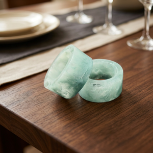 Ronds de serviette en résine marbrée bleu sarcelle, faits à la main, carrés, accessoires de décoration de table pour la salle à manger moderne, ensemble de supports pour la maison - Product Image 1