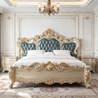 Maßgefertigtes Barock-Stil Doppelbett mit Schwerem Relief, Blattgold, Smaragdgrünem Polster und Geschnitztem Fußteil für Hotelsuiten