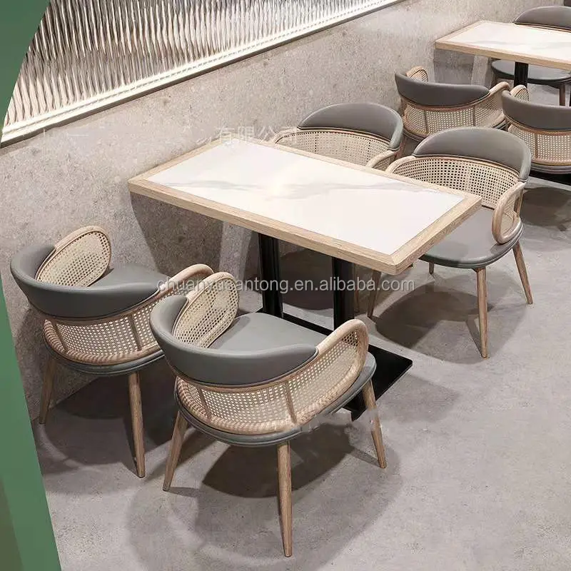 Meja Makan Kayu Solid dengan Kursi dan Meja untuk Kafe